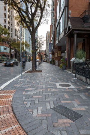 Toronto (CA), Yorkville Streetscape