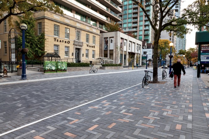 Toronto (CA), Yorkville Streetscape